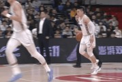 👍没有大碍！首节还剩2分钟 北京男篮核心后卫陈盈骏被替换上场